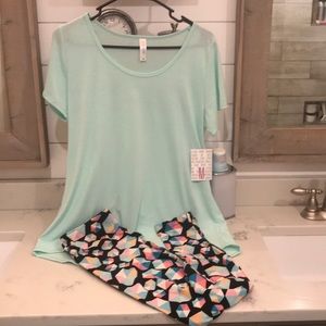 LulaRoe classic T and OS leggings set
